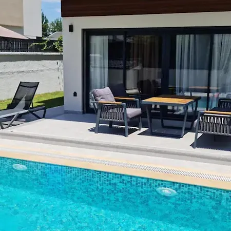 Hotel In - Cheerfull Brand New 4 Bedrooms With Pool *